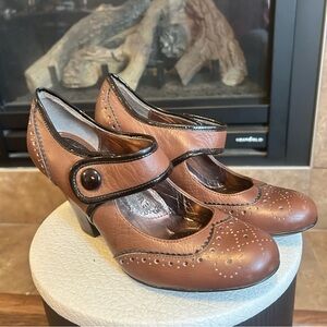 SOFFT Brown Leather Mary Jane With 3.5’ Chunky Heels. Size 8.5